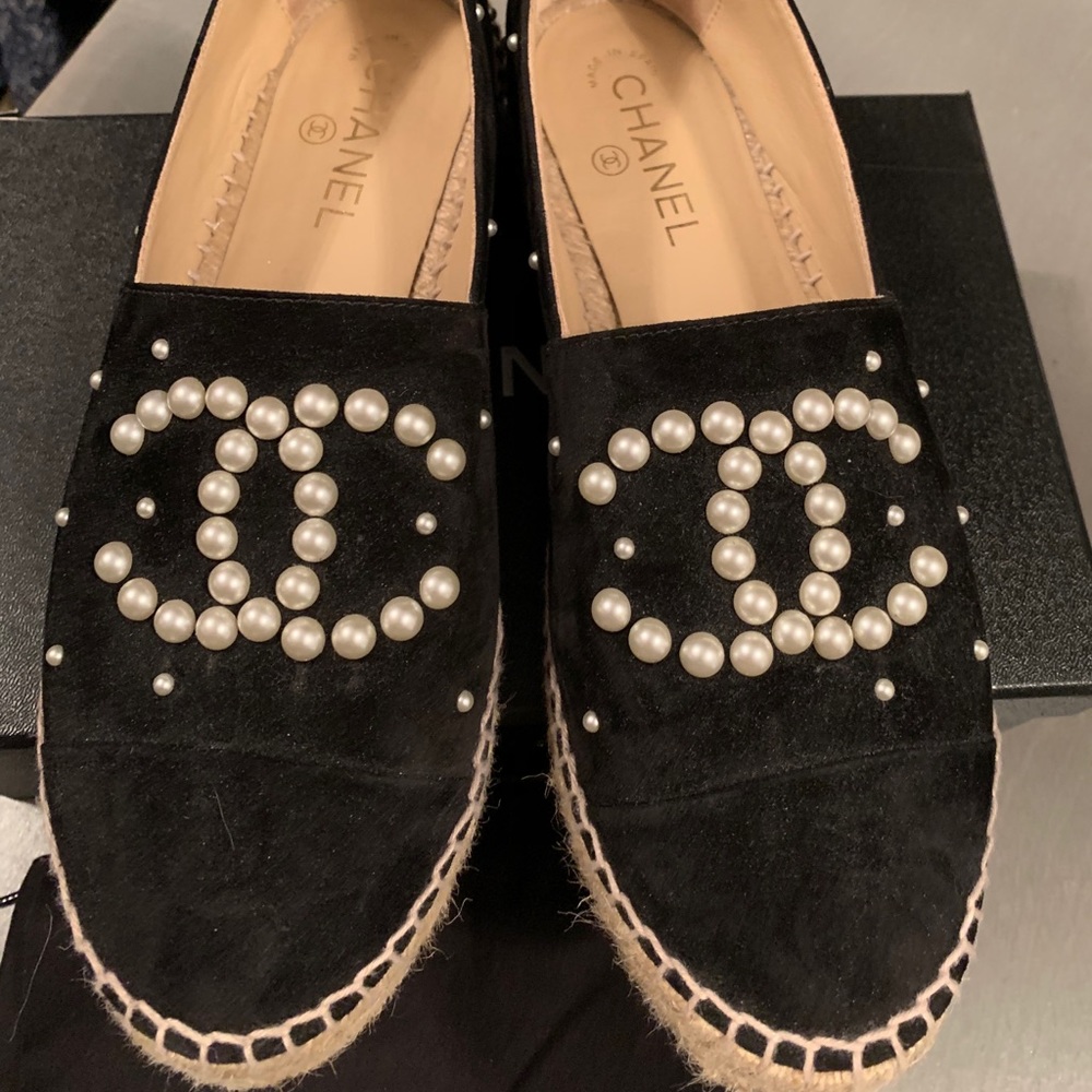 CHANEL Suede Pearl CC Espadrilles in Black